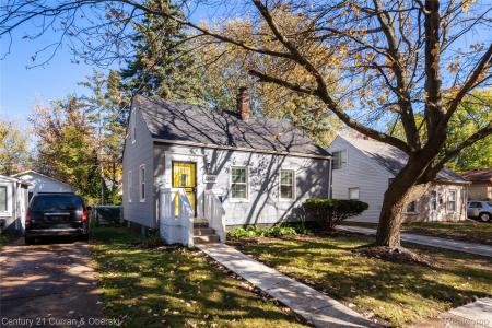 18933 Kenosha Street, Harper Woods, מישיגן 48225, ארצות הברית של אמריקה 