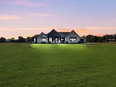 2016 Sonora Way, Poolville, Texas 76487