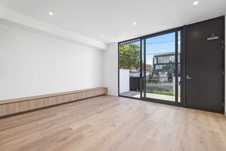 2/15-17 Station Avenue, Mckinnon, VIC 3204, Australia