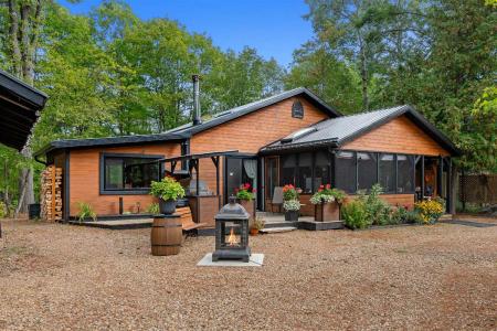 83  Ch. Crépin, Lac-Sainte-Marie, Québec J0X 1Z0, Canada