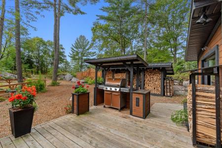 83 Ch. Crépin, Lac-Sainte-Marie, Québec J0X 1Z0, Canada