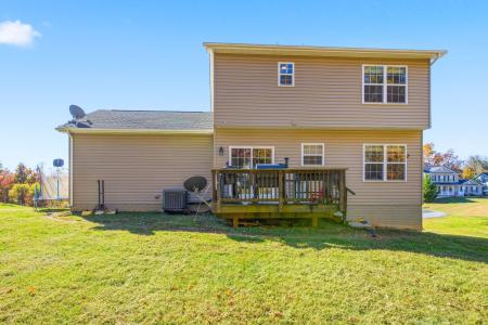 353 Paragon Dr, Bunker Hill, 西弗吉尼亚州 25428, 美国