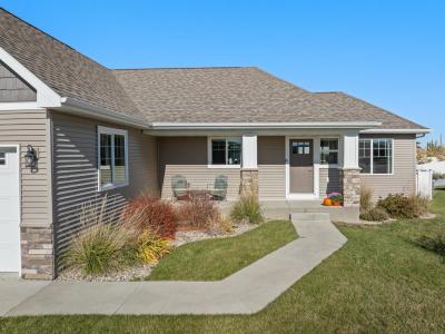 1605 Valley Bluffs Drive SE, Minot, North Dakota 58701