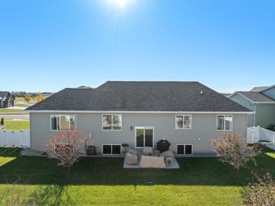 1605 Valley Bluffs Drive SE, Minot, North Dakota 58701