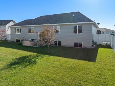 1605 Valley Bluffs Drive SE, Minot, North Dakota 58701