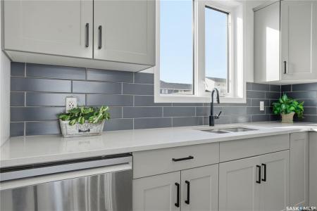 2992 GEORGE STREET, Regina, Saskatchewan S4V 3S3, Canada