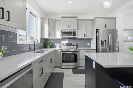 2992 GEORGE STREET, Regina, Saskatchewan S4V 3S3, Canada