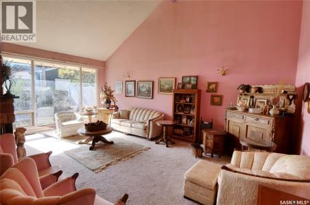 1211 GORDON ROAD, Moose Jaw, Saskatchewan S6H 3E3, Canadá