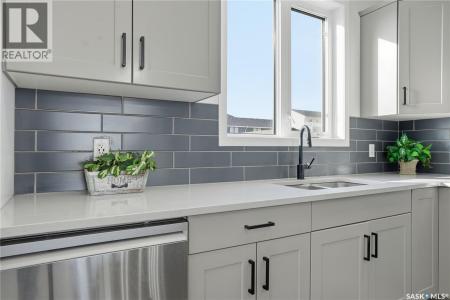 2992 GEORGE STREET, Regina, Saskatchewan S4V 3S3, Canada