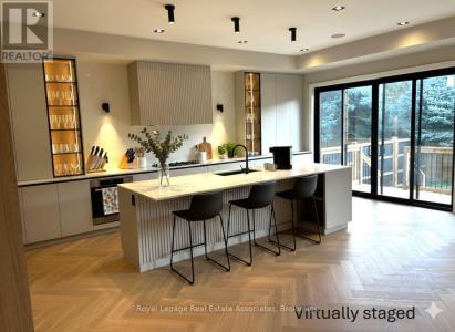 1006 GARRARD AVENUE, Mississauga (lakeview), Ontario L5E 1L5, Canadá