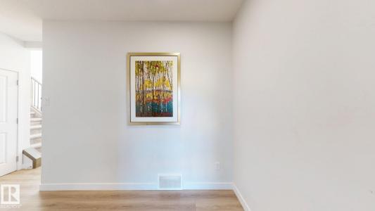 3027 200 STREET NW, Edmonton, Alberta T6M 1N7, Canada