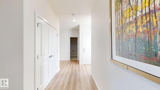 3027 200 STREET NW, Edmonton, Alberta T6M 1N7, Canada