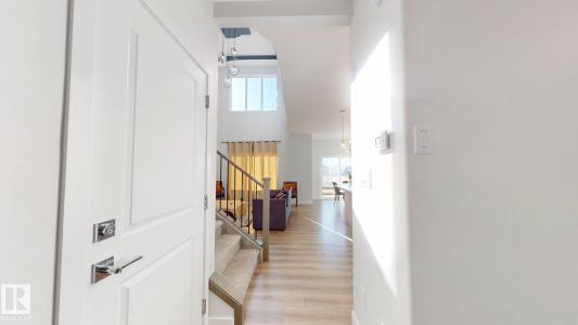 3027 200 STREET NW, Edmonton, Alberta T6M 1N7, Canada