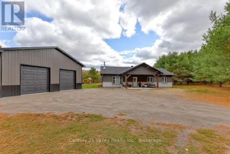 64 EASTERN AVENUE, Greater Madawaska, Ontario K7V 1N3, Kanada