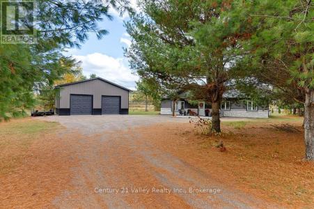 64 EASTERN AVENUE, Greater Madawaska, Ontario K7V 1N3, Kanada