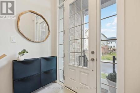 102 LYALL STOKES CIRCLE, East Gwillimbury (mt Albert), Ontario L0G 1M0, Canada