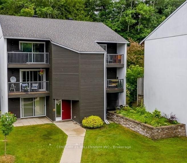 1102 HORSESHOE VALLEY ROAD W, Oro-Medonte-, Ontario L4M 4Y8, Kanada