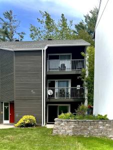 1102 HORSESHOE VALLEY ROAD W, Oro-Medonte-, Ontario L4M 4Y8, Kanada