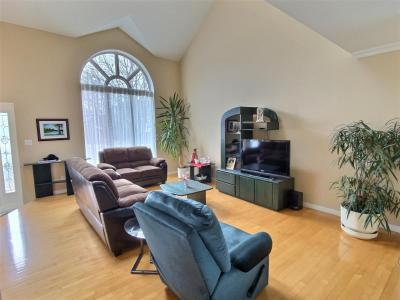 76 Rue De Chauffailles, Rivière-du-Loup, Quebec G5R 4E1, Canadá