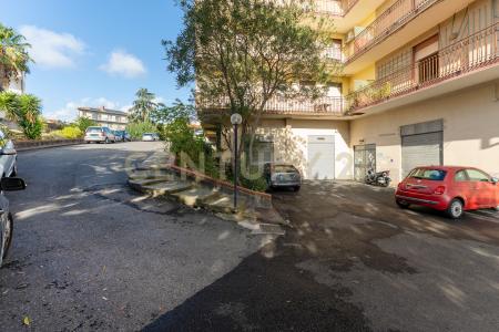 Via Cesare Battisti, Belpasso, Sicilia 95032, Itália