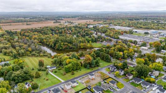 5Z  Rue Victoria N., Bedford - Ville, 魁北克省 J0J 1A0, 加拿大