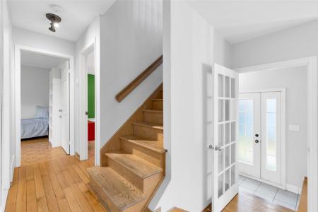 182 Rue Lebeau, Sainte-Anne-de-Bellevue, Quebec H9X 3Z9, Canada