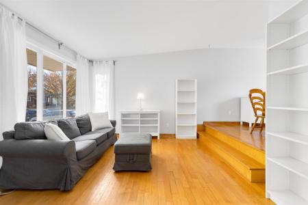 182 Rue Lebeau, Sainte-Anne-de-Bellevue, Quebec H9X 3Z9, Canada