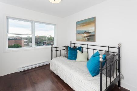 504  Boul. St-Jean, Pointe-Claire, 魁北克省 H9R 3J6, 加拿大