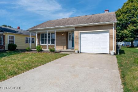 8 Manitoba Court, Toms River, NJ 08757, USA