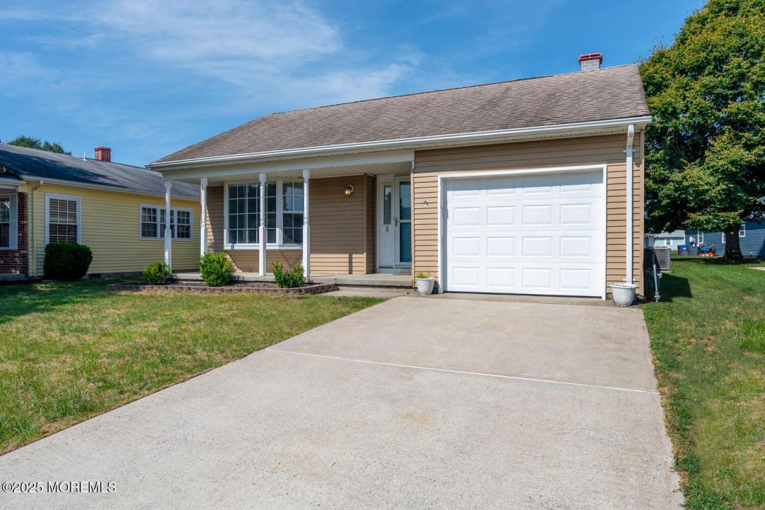 8 Manitoba Court, Toms River, New Jersey 08757