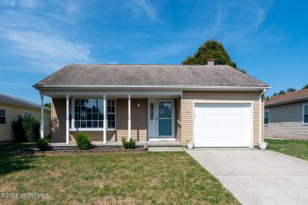 8 Manitoba Court, Toms River, New Jersey 08757