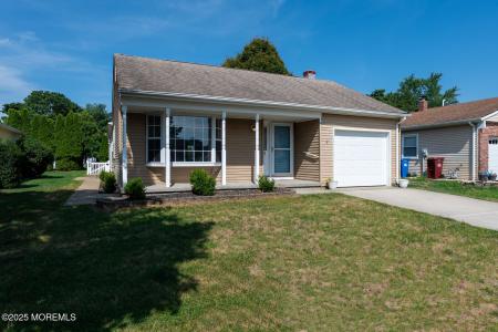 8 Manitoba Court, Toms River, New Jersey 08757