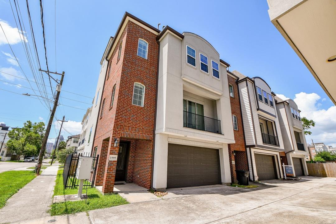 1909 Hickory Street, Houston, Texas 77007