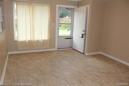 6198 Mayburn Street, Dearborn Heights, Michigan 48127, États-Unis