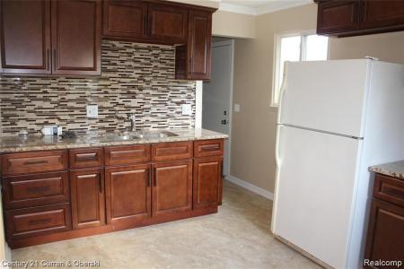 6198 Mayburn Street, Dearborn Heights, Michigan 48127, États-Unis