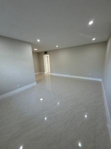 2418 Polk St # 104, Hollywood, Florida 33020, USA