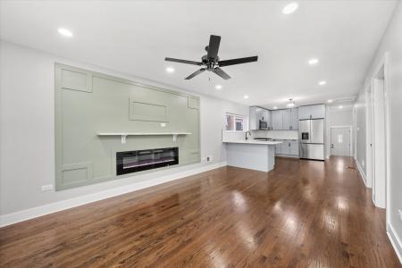 10129 S Indiana Ave, Chicago, Illinois 60628, USA