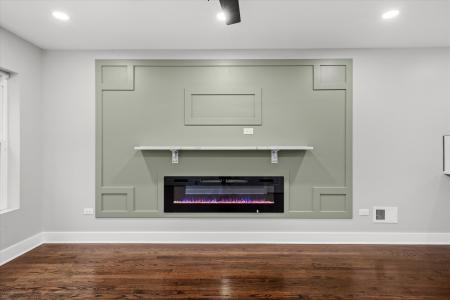 10129 S Indiana Ave, Chicago, Illinois 60628, USA