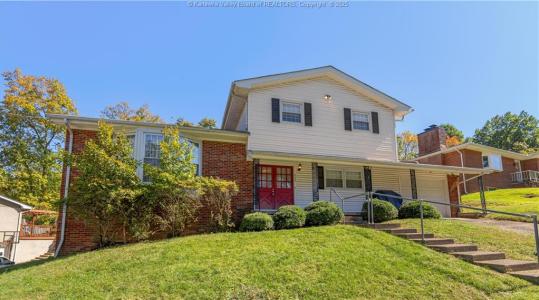 822 Whispering Way, South Charleston, מערב וירג'יניה 25303, ארצות הברית של אמריקה 