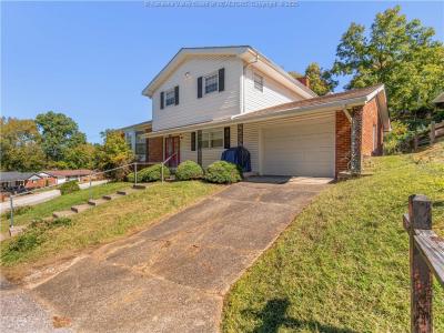 822 Whispering Way, South Charleston, מערב וירג'יניה 25303, ארצות הברית של אמריקה 