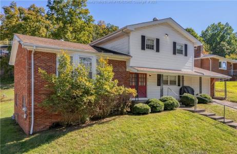 822 Whispering Way, South Charleston, מערב וירג'יניה 25303, ארצות הברית של אמריקה 