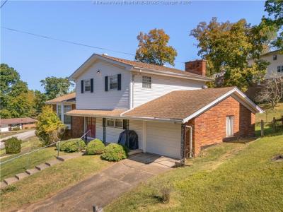 822 Whispering Way, South Charleston, מערב וירג'יניה 25303, ארצות הברית של אמריקה 