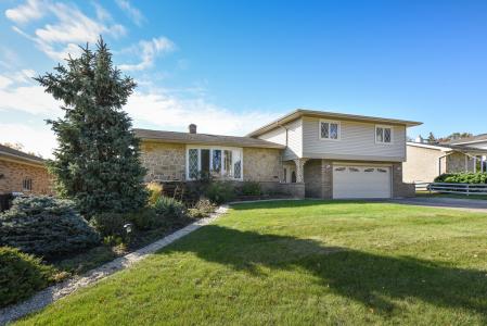 317 Park Dr., Brooklyn Heights, Ohio 44131, USA