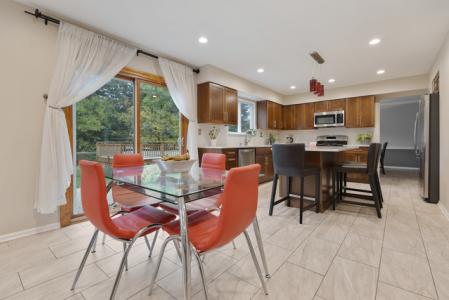 611 Woodbridge Dr, Elgin, Illinois 60124, Stati Uniti