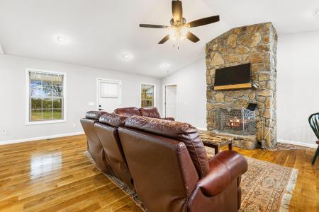 14240 Hwy 2004, McKee, Kentucky 40447, USA