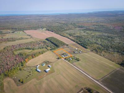 7557 Loop Road, Posen, Michigan 49776, Estados Unidos