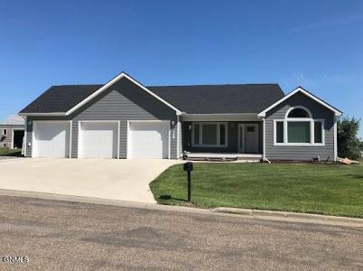 728 3rd Street, Beulah, ND 58523, USA
