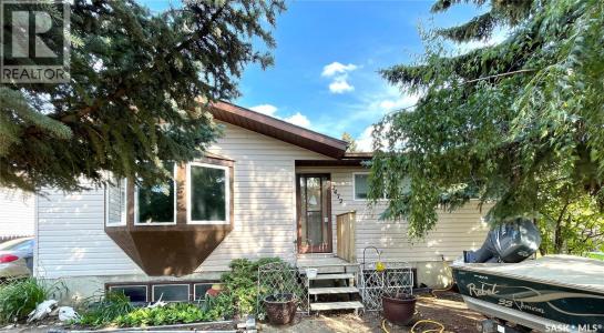 2472 ROSS CRESCENT, North Battleford, Saskatchewan S9A 3R3, Canada