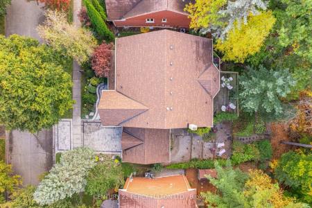 913 DUNCANNON DRIVE, Pickering, Ontario L1X 2M4, Canada