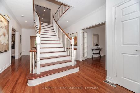 913 DUNCANNON DRIVE, Pickering, Ontario L1X 2M4, Canada